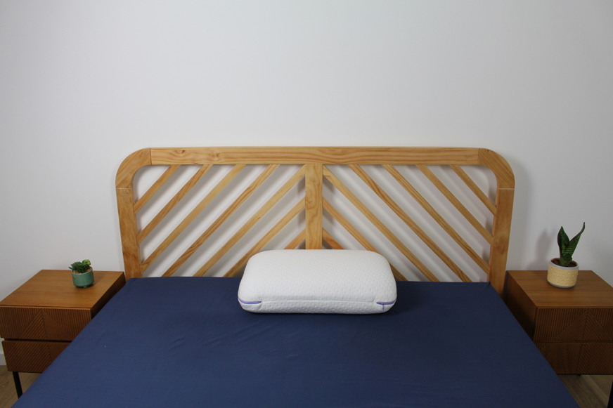 De Forever Pillow op bed